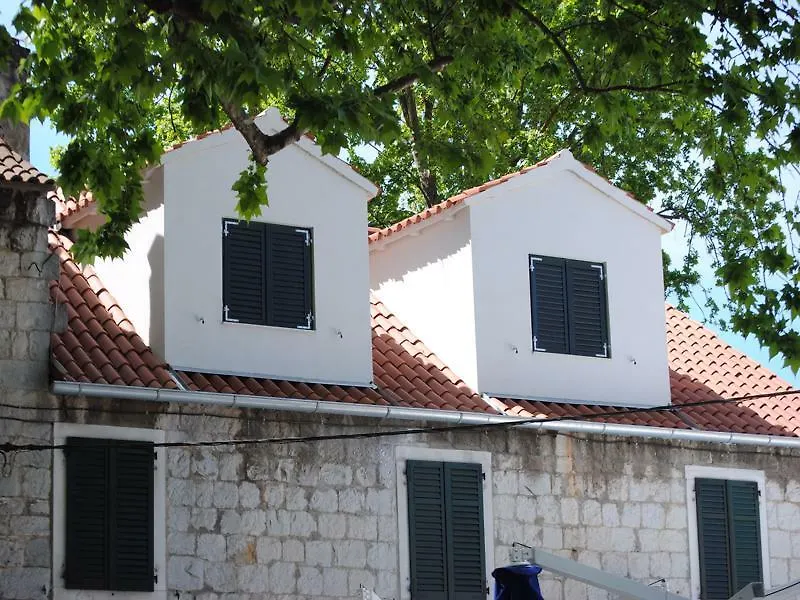 Lanterna Rooms Split