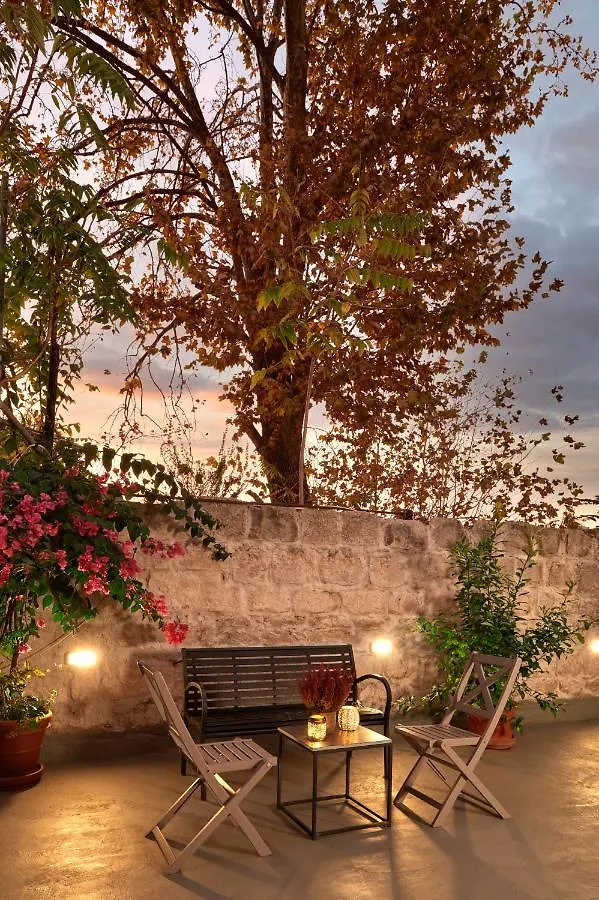 Lanterna Rooms Split