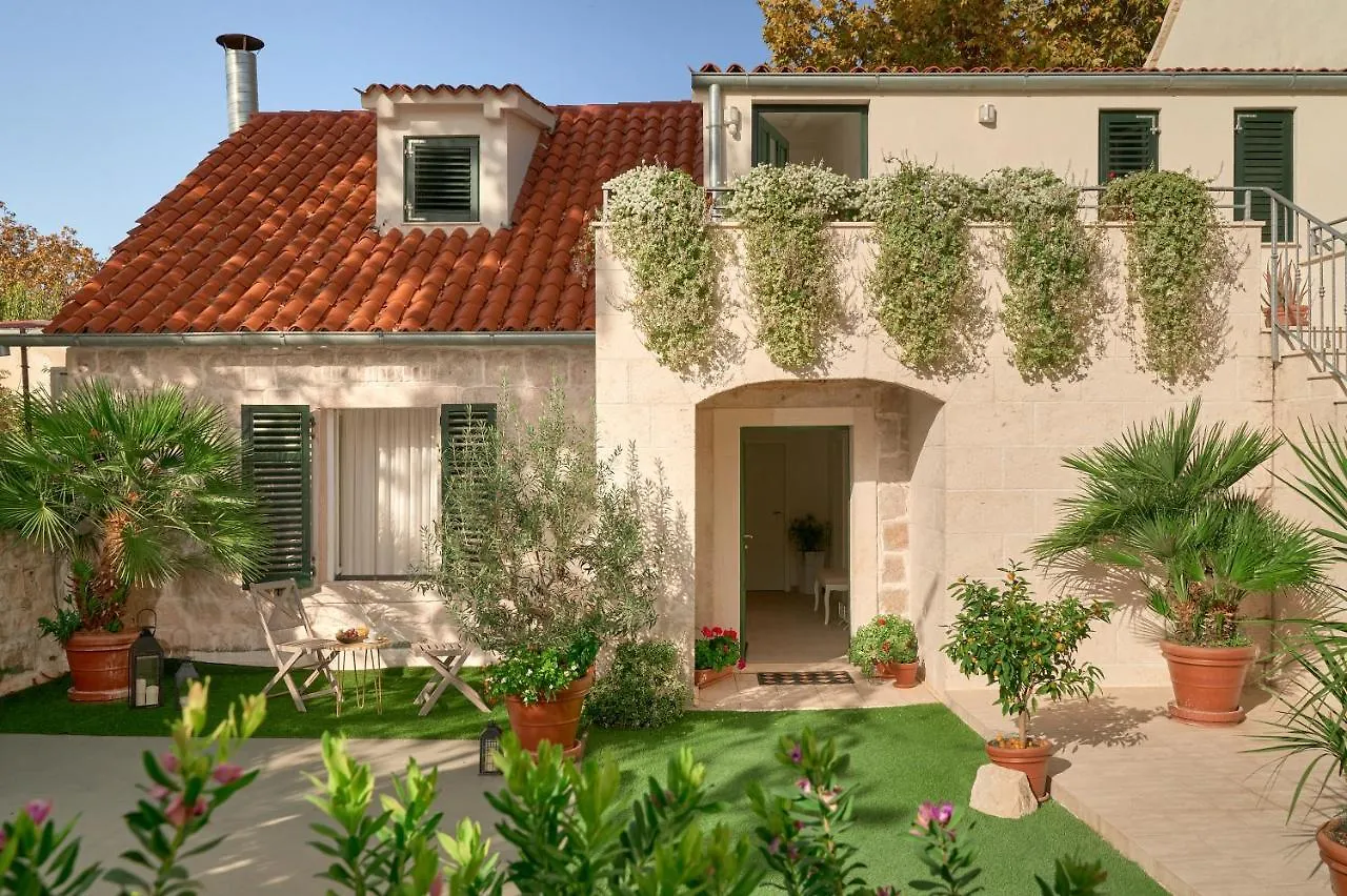 Lanterna Rooms Split 4*,  Croacia