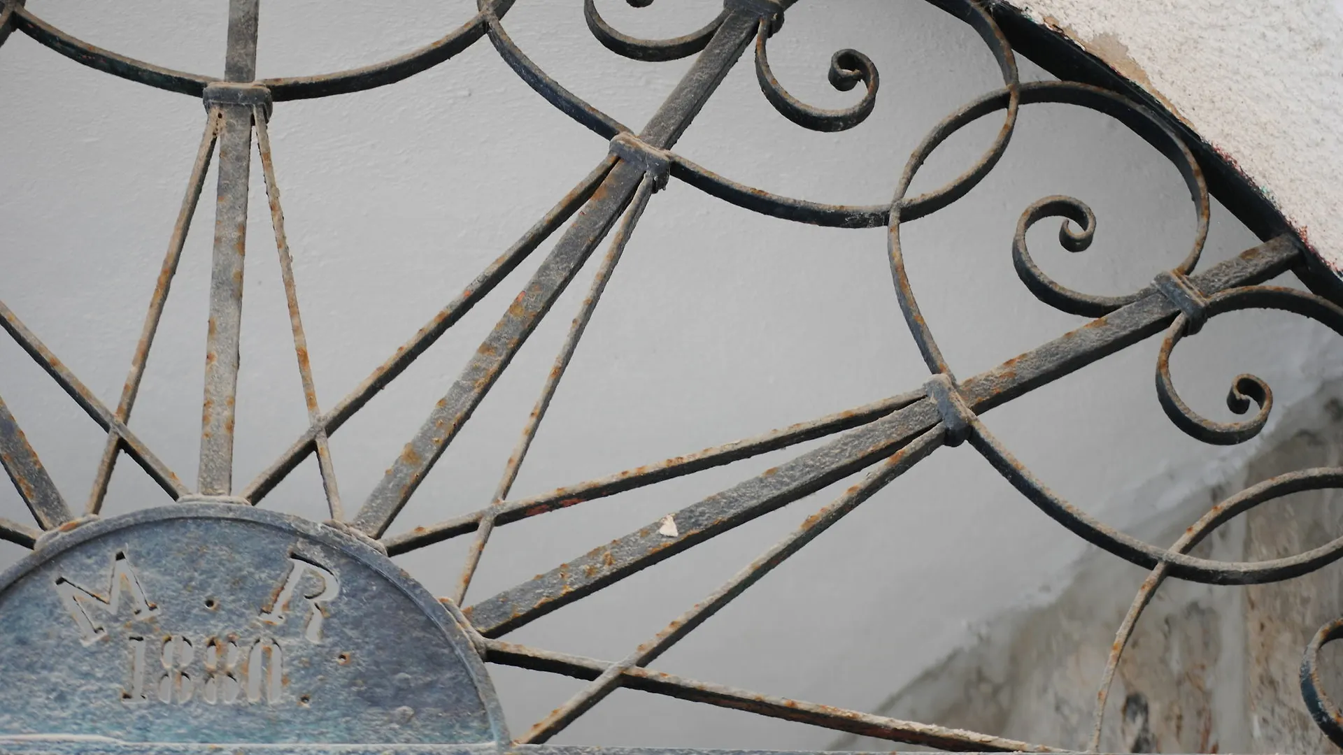 Lanterna Rooms Split